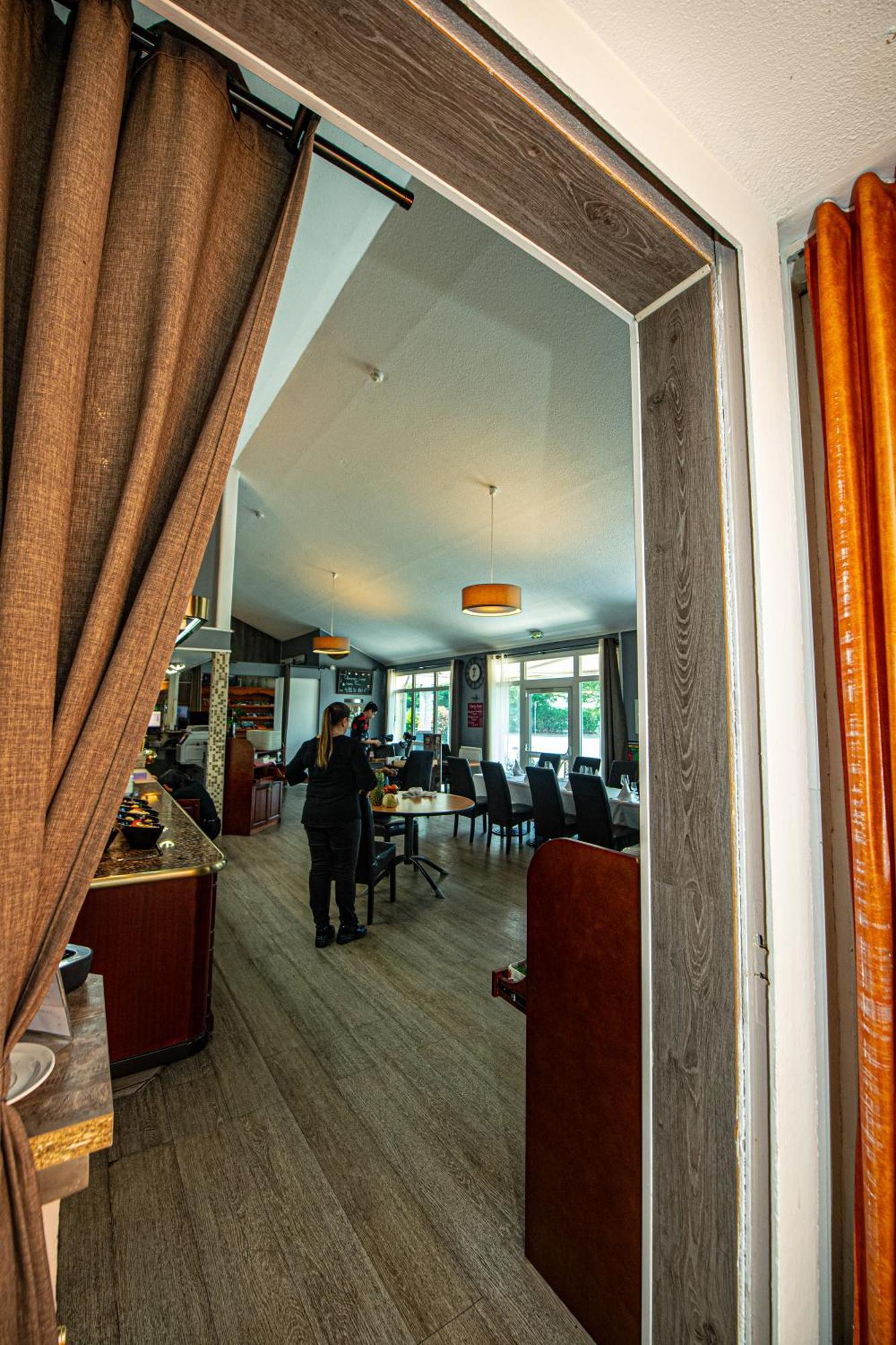 Logis Hotel - Le Relais Du Parisis Villeparisis Εξωτερικό φωτογραφία