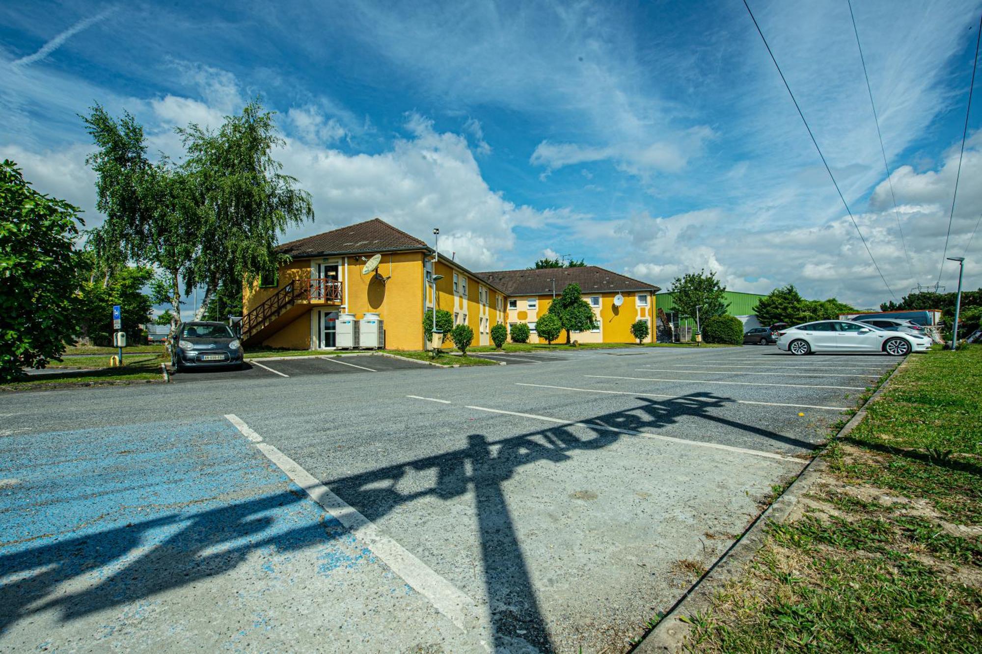 Logis Hotel - Le Relais Du Parisis Villeparisis Εξωτερικό φωτογραφία