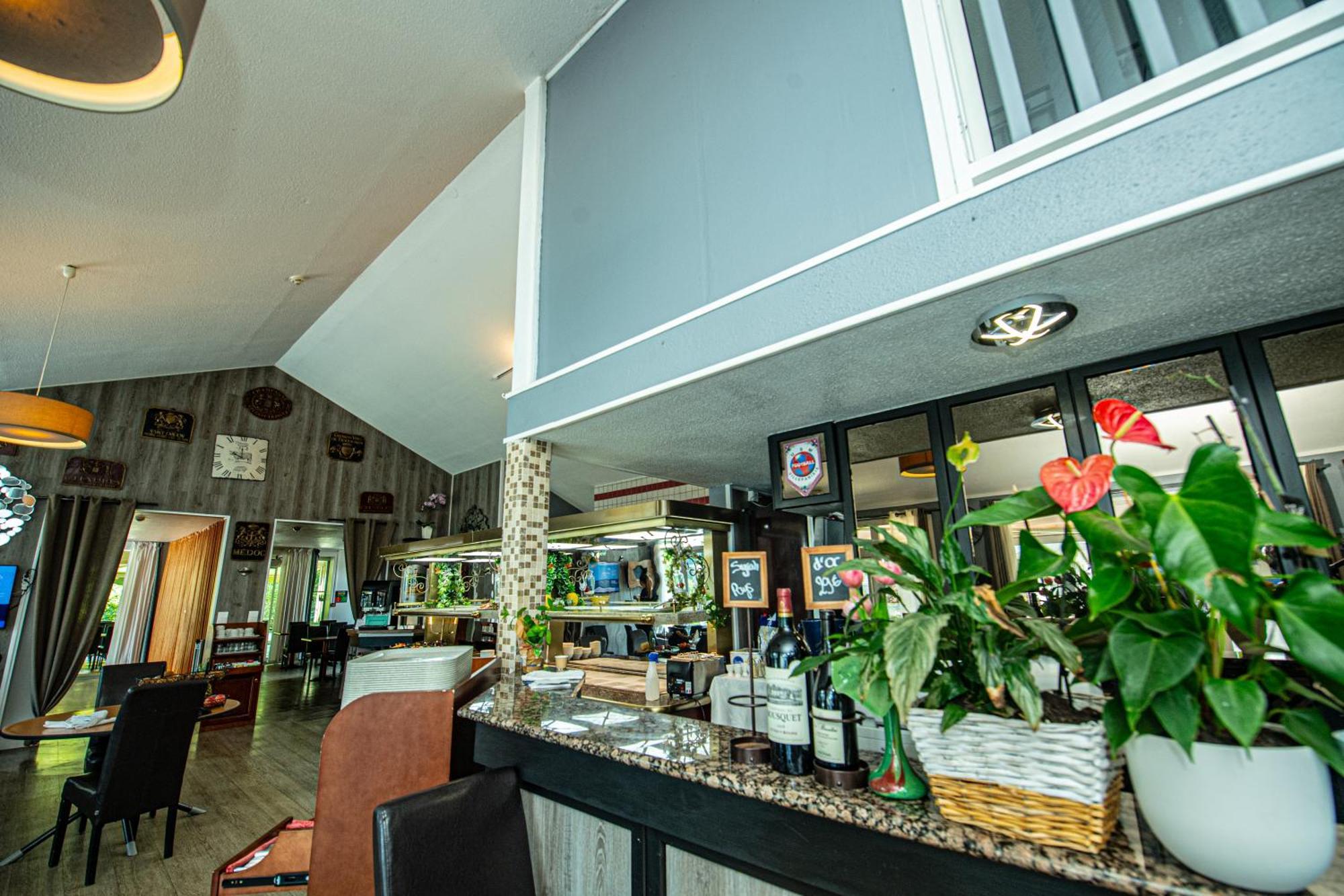 Logis Hotel - Le Relais Du Parisis Villeparisis Εξωτερικό φωτογραφία