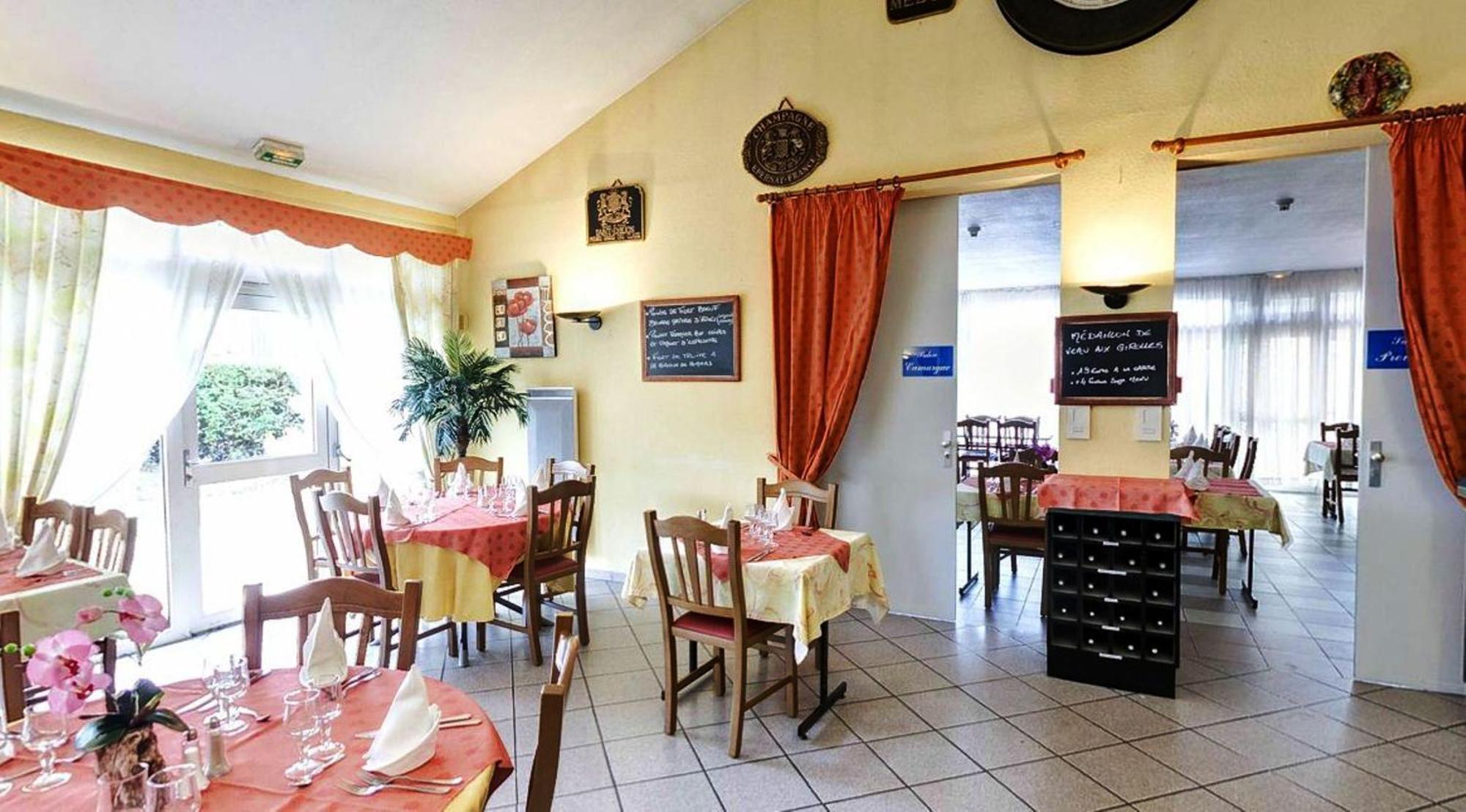 Logis Hotel - Le Relais Du Parisis Villeparisis Εξωτερικό φωτογραφία